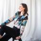 Preview: Beispielbluse aus Viskose Satin im edlen Design - Eleganz trifft Kreativität